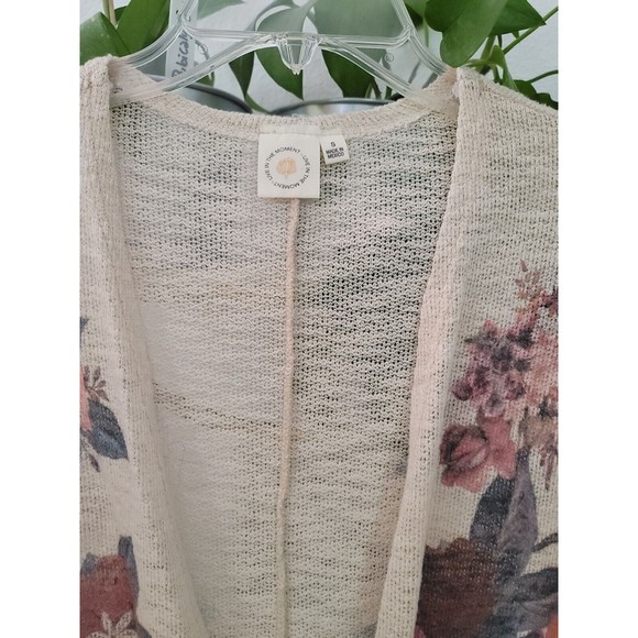 Live in the moment Woman's Floral Rose Boho Cardigan Size Small - Picture 3 of 13